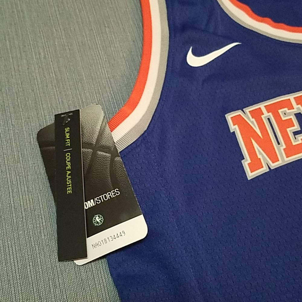 Wmns MEDIUM Nike " Porzingis" Basketball Jersey - Picture 3 of 9